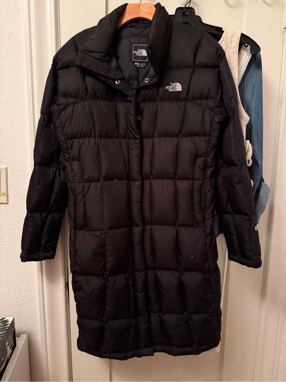 The North Face Women’s Black Puffer Jacket-M - Picture 14 of 14